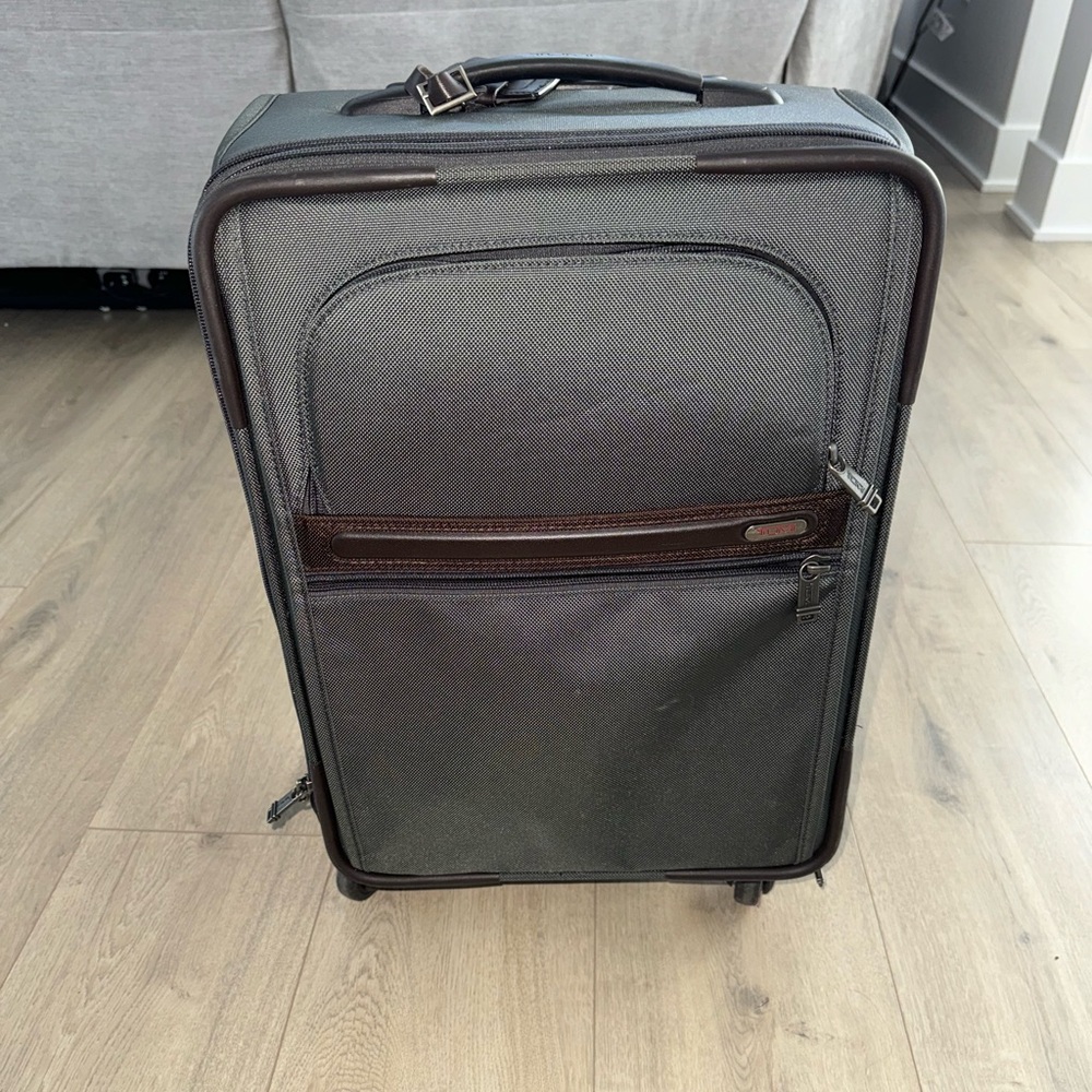 Tumi Alpha 22020 Expandable Carry On 2 Wheel Luggage Gray & Brown